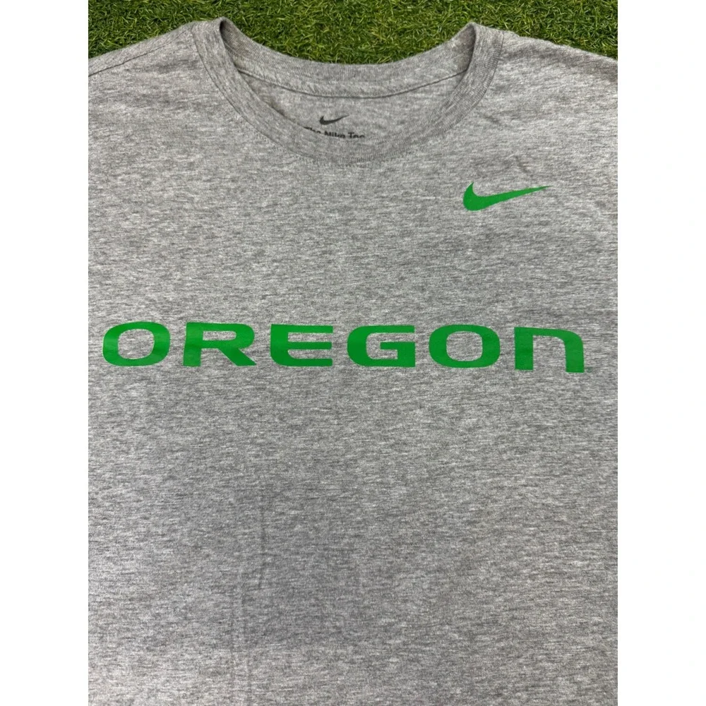 Nike Oregon Ducks T-Shirt Mens XL Gray Green‎ Graphic Short Sleeve Crew Neck Tee